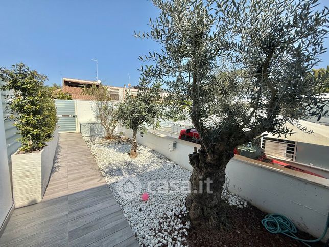 Villetta a schiera in residenziale in Via Caracciolo 27