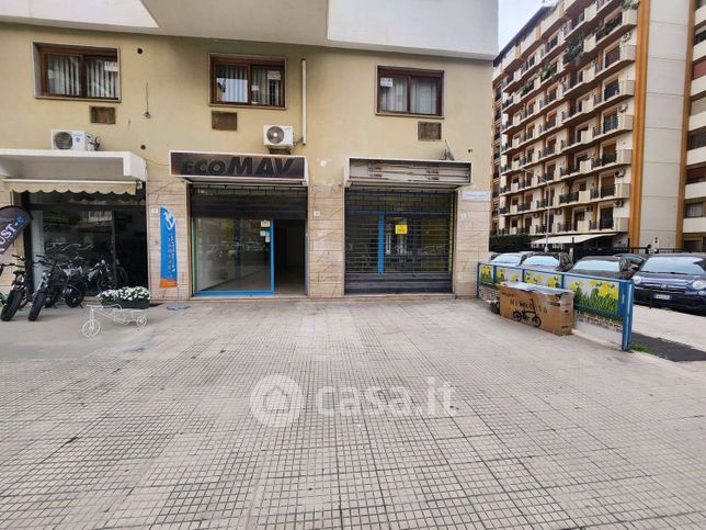 Attivitã /licenza (con o senza mura) in commerciale in Via Vincenzo Spinelli 3