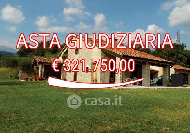 Casa indipendente in residenziale in Via Rive Anzano 6