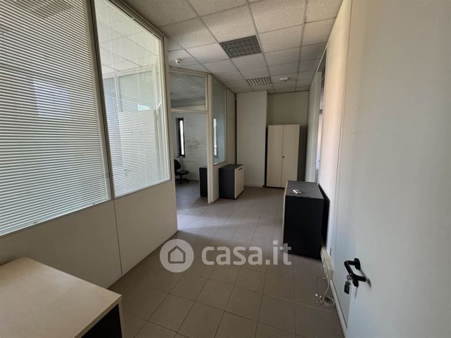 Ufficio in commerciale in 