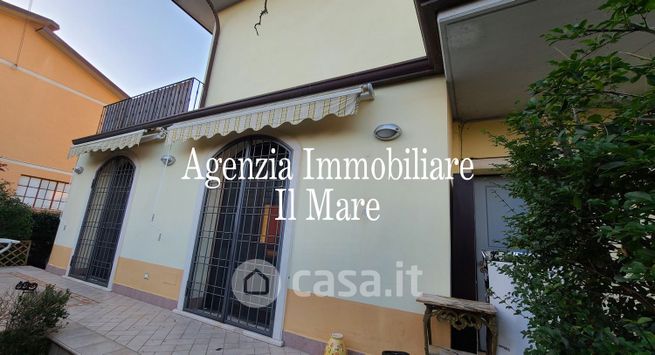 Casa bi/trifamiliare in residenziale in Via Pietro Nenni