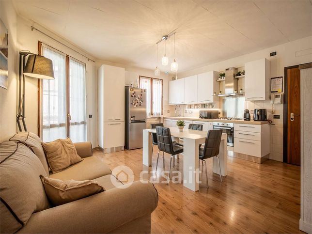 Appartamento in residenziale in Via Matilde di Canossa 1