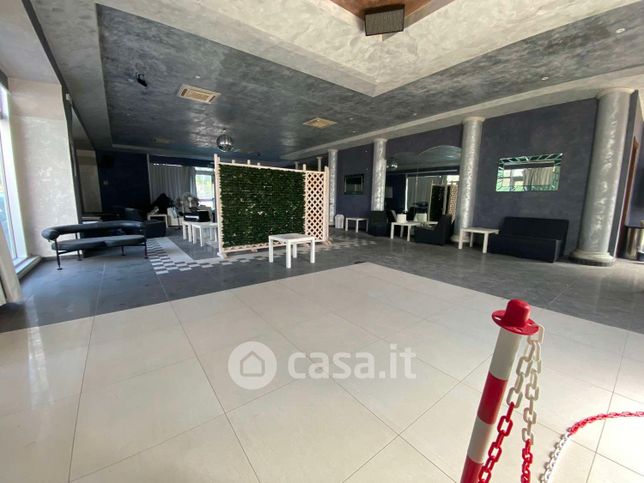 Capannone in commerciale in
