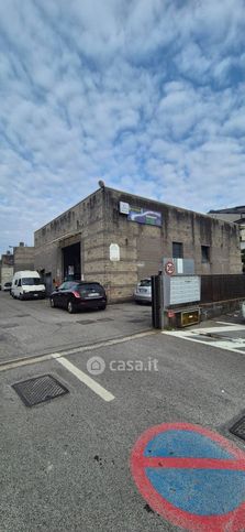Capannone in commerciale in Via dell'Aeronautica 12