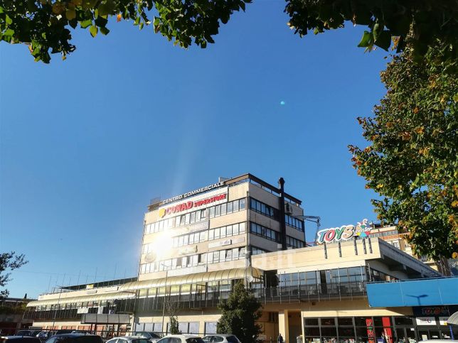 Attivitã /licenza (con o senza mura) in commerciale in Via del Rivo 214