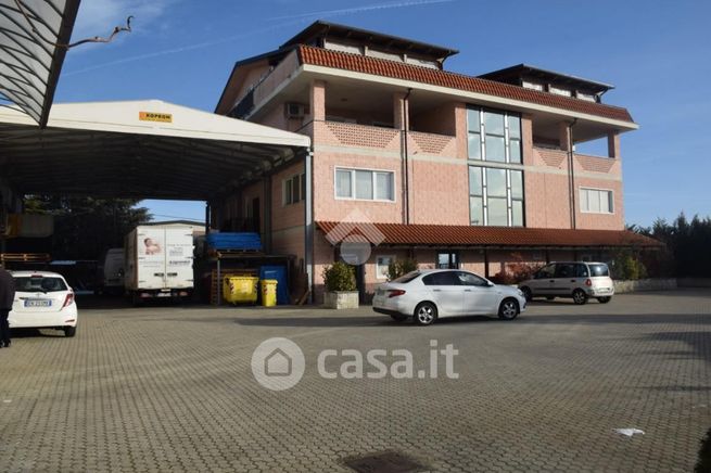 Capannone in commerciale in Via Lombardore 347