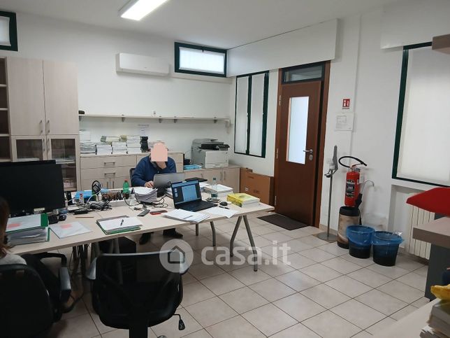 Ufficio in commerciale in Via IV Novembre 13