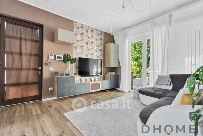 Appartamento in residenziale in Via Ugo Foscolo
