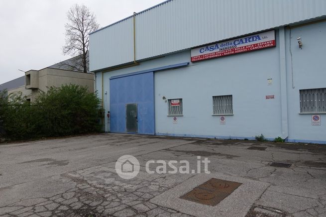 Capannone in commerciale in Via A. Volta