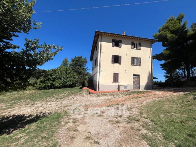 Casa bi/trifamiliare in residenziale in Via San Fortunato 27