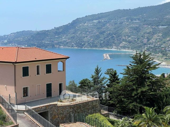 Appartamento in residenziale in Via degli Anemoni 1