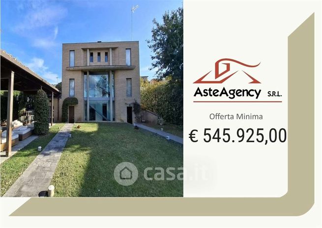 Villa in residenziale in Via Fratelli Cairoli 1