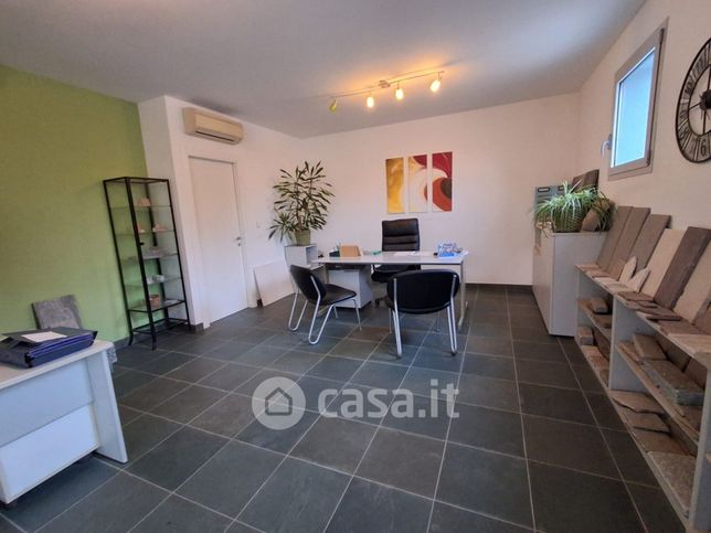 Ufficio in commerciale in Via Trento Trieste 12 D