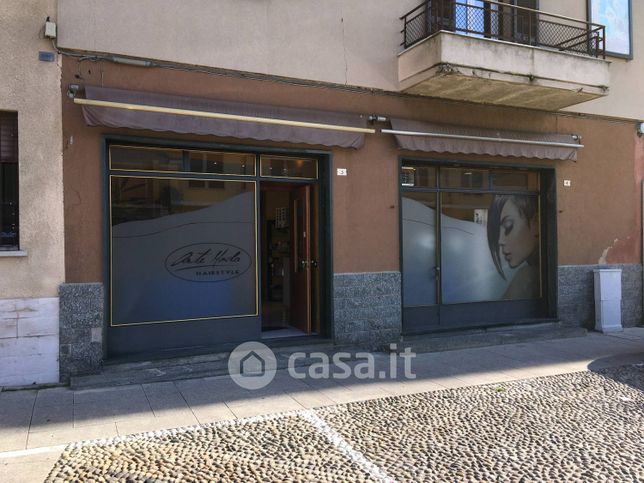 Attivitã /licenza (con o senza mura) in commerciale in Piazza Italia 3