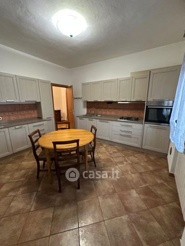 Casa indipendente in residenziale in Via R. Cadorna 34