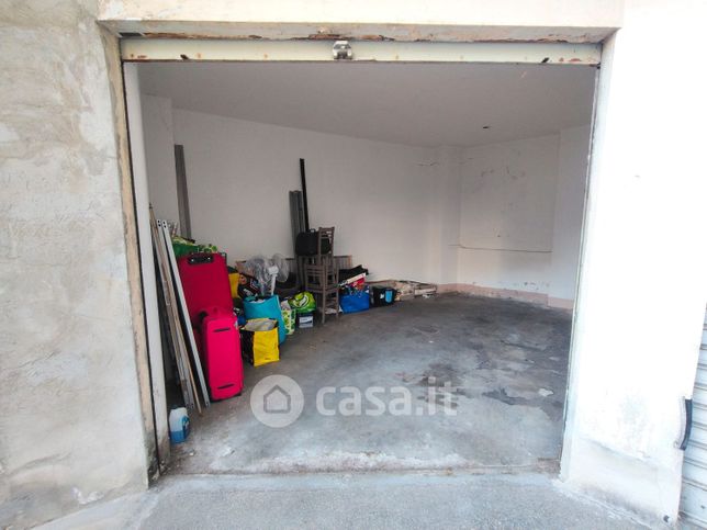 Box/posto auto in residenziale in Via Antonio Fogazzaro 19
