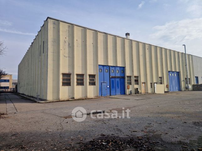 Capannone in commerciale in Via Zambeletti