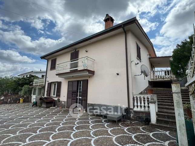Casa indipendente in residenziale in Via delle Acacie 21