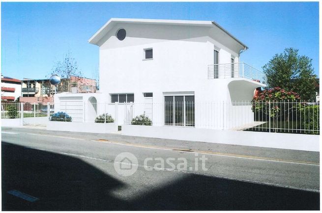 Villa in residenziale in Via Luigi Galvani