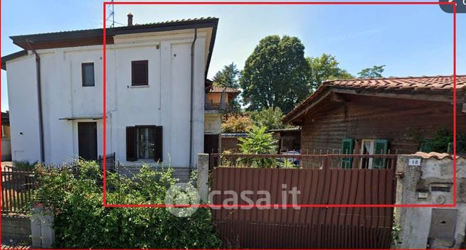 Casa bi/trifamiliare in residenziale in Via Baracca 18
