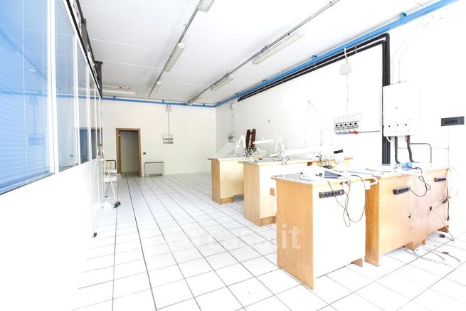 Box/posto auto in residenziale in Via del Progresso 25