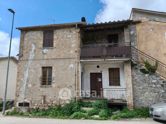 Casa bi/trifamiliare in residenziale in Strada di Macchie
