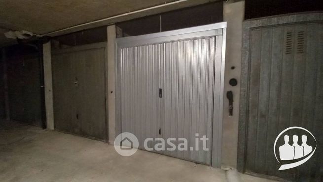 Garage/posto auto in residenziale in Via Lionne 7