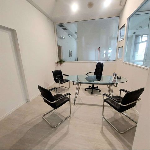 Ufficio in commerciale in Corso Italia 73 /A