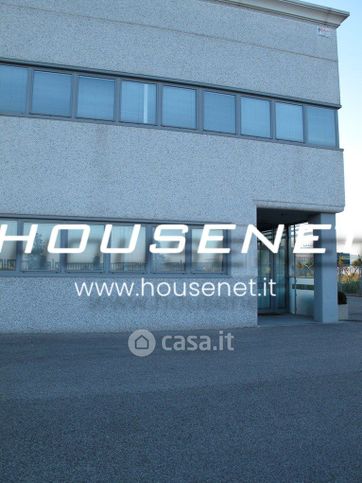 Capannone in commerciale in Via Firenze