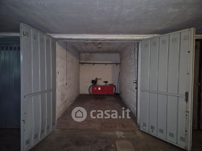 Box/posto auto in residenziale in Via Bellaria