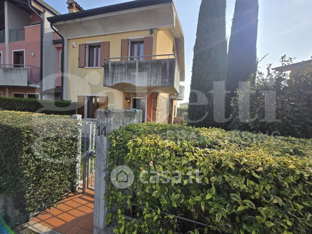 Villa in residenziale in Via dell' Alpino 14
