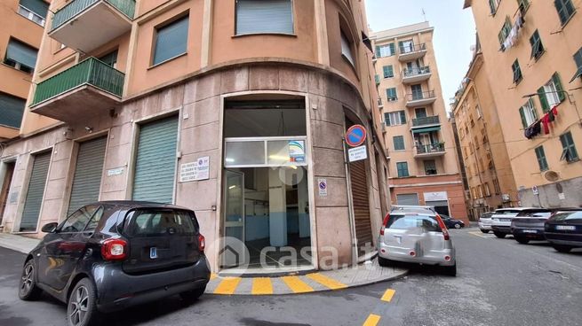 Capannone in commerciale in Via Antonio Caveri 13