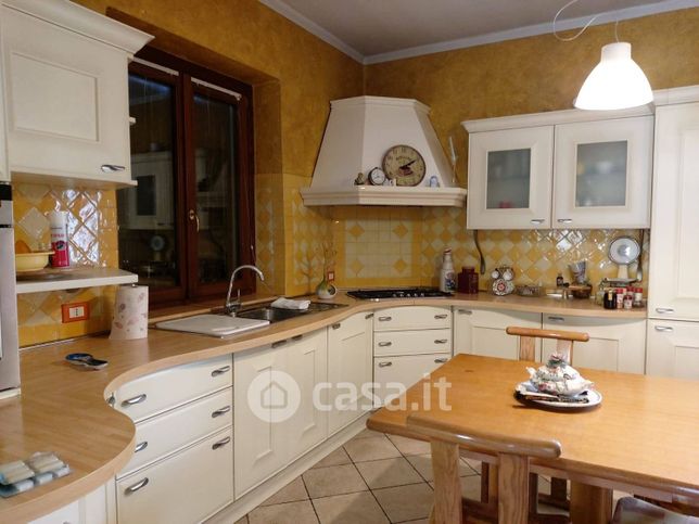 Casa indipendente in residenziale in Via Gremone 2