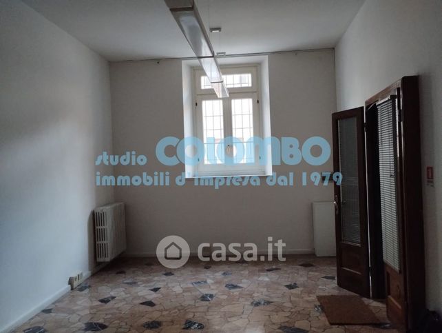 Ufficio in commerciale in Via Fratelli Cairoli