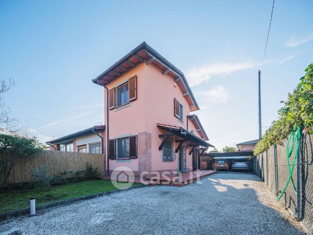 Casa bi/trifamiliare in residenziale in Via Scassicarli