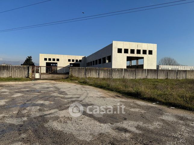 Capannone in commerciale in Via Morolense