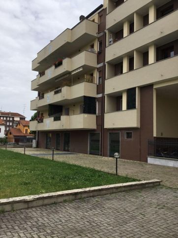 Attivitã /licenza (con o senza mura) in commerciale in Ciclabile Villoresi