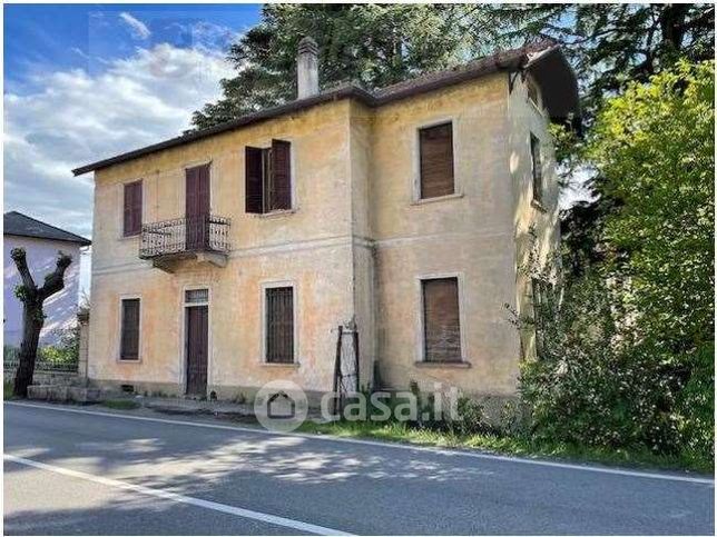 Villa in residenziale in Viale Verbano 59