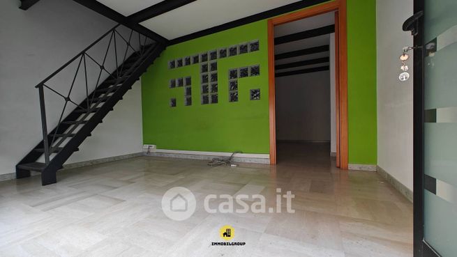 Ufficio in commerciale in Via Carbonia
