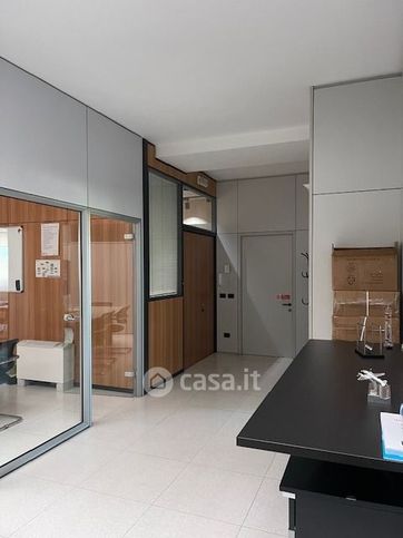 Ufficio in commerciale in Via del Lavoro 85