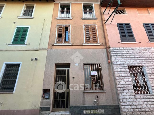 Casa indipendente in residenziale in Via Cremaschini 12