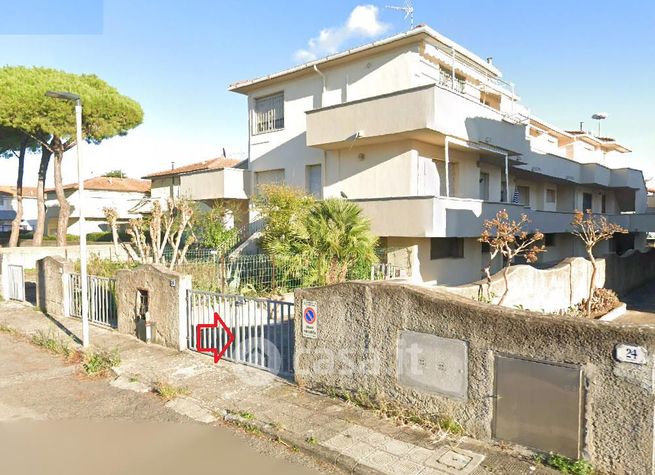 Box/posto auto in residenziale in Via Oglio 28