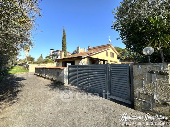 Casa bi/trifamiliare in residenziale in Via dei Cantelmo 112