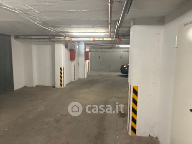 Box/posto auto in residenziale in Passeggiata Trento e Trieste