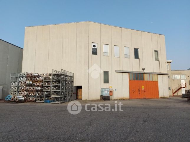 Capannone in commerciale in Via IV Novembre 29