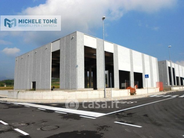Capannone in commerciale in Strada Bisavola