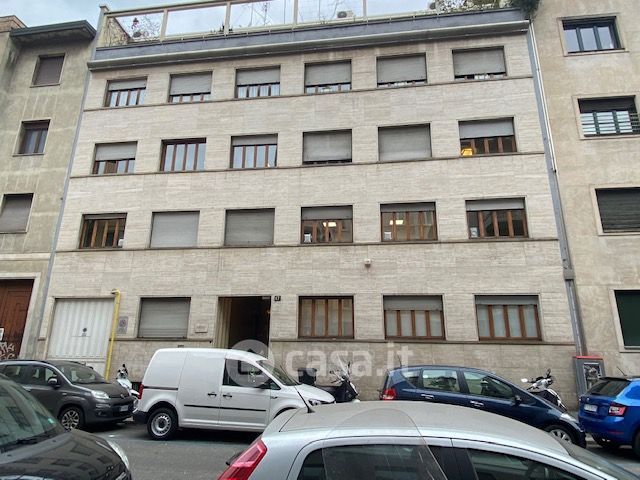 Ufficio in commerciale in Via Soperga