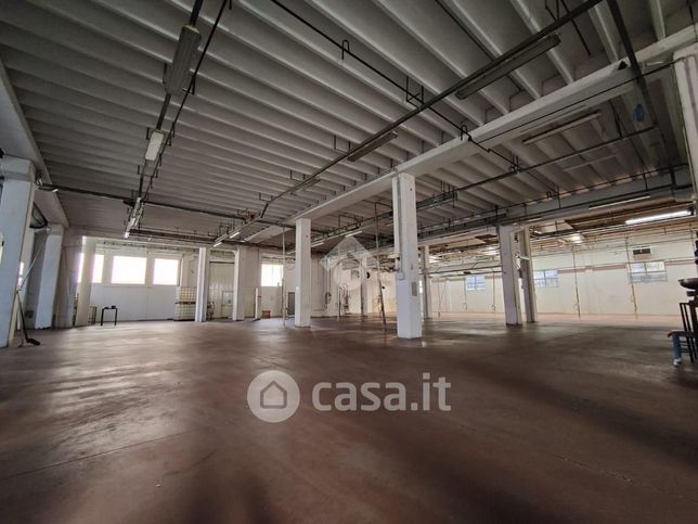 Capannone in commerciale in Via Goffredo Mameli 73