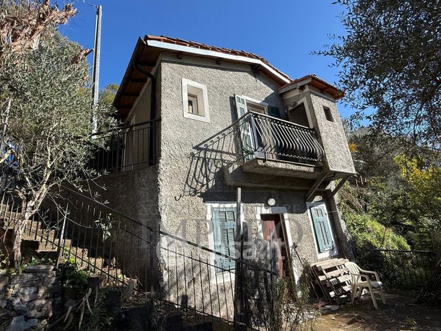 Casa indipendente in residenziale in Via Silvio Pellico