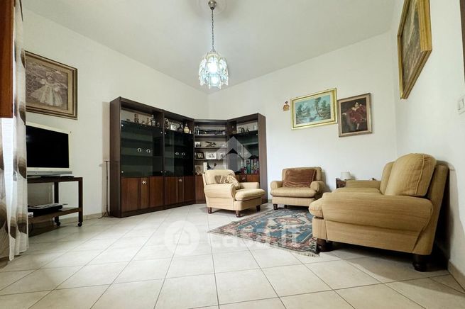Casa bi/trifamiliare in residenziale in Traversa Cellerese 16/1